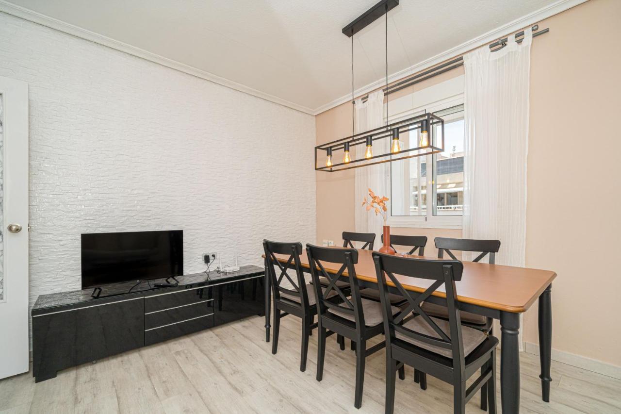 Casa Terra: Apartment 50 Meters From The Beach Торрев'єха Екстер'єр фото