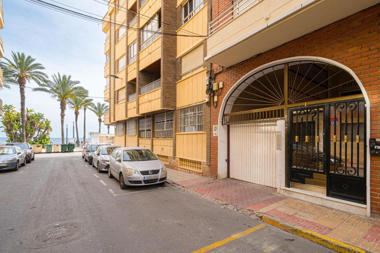 Casa Terra: Apartment 50 Meters From The Beach Торрев'єха Екстер'єр фото